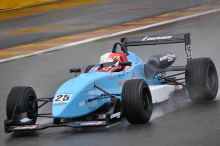 Alex Lynn (GB), vainqueur inconteste des deux manches de la F3 et Monoposto.