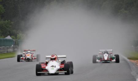 Les F3 et Monoposto sous la pluie. Visibilite tres reduite!