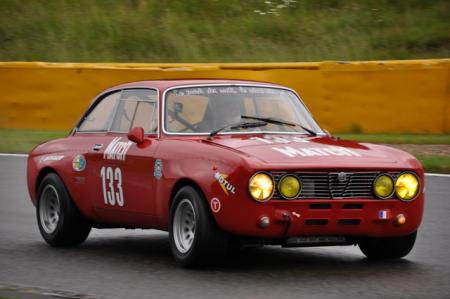 Les freres Colinet au volant de leur Alfa-Romeo 2000 GTAm qu ils placerent en 2 eme position dans le dernier tour. (HRDC)