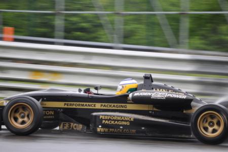 Une des nombreuses F3 au chassis Dallara, propulsee cette fois par un moteur Mugen - Honda.