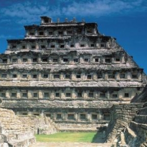 Piramide de los Nichos, Tajin