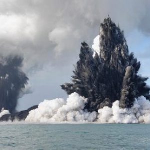 Eruption de volcan sous-marin