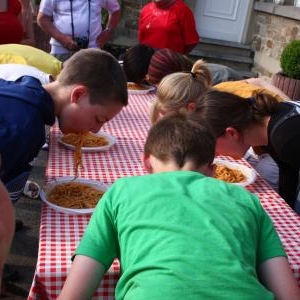 concours de manger de spaghettis 