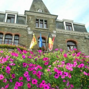 Luxembourg, province propre et fleurie, Houffalize