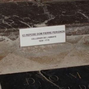 tombe de dom perignon - eglise abbatiale hautvillers