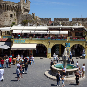 Place Hipocratus - la fontaine