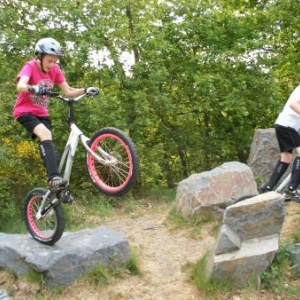 Julien et Thomas, dans une zone de Houffalize