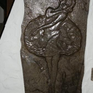 Sculpture de Loulou Bazard, le fils d'Odon. "Danseuse", schiste.