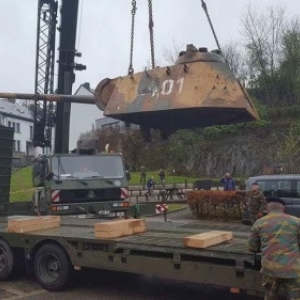 Der Tank verlaesst Houffalize zu seiner Renovierung. Foto: Philippe Jaeger Elias Chief Research Officer.