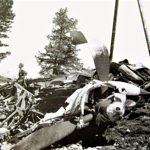 image: fortlitroz ch . Illustration: Lancaster crashé près de Sion