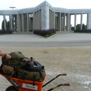 Célie Desmeth et son tour de Belgique avec une brouette