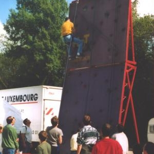 Un mur d'escalade pour les amateurs de grimpe