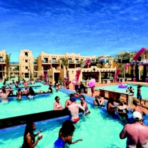 Le Riu Santa Fe présente son nouveau concept de divertissement pour tous avec les Riu Pool Party et le Splash Water World Le Riu Santa Fe présente son nouveau concept de divertissement pour tous avec les Riu Pool Party et le Splash Water World