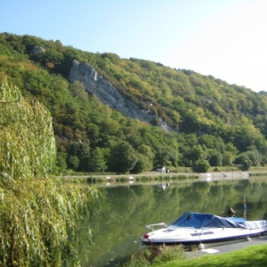 Hastière: découvrez les bords de Meuse à vélo ou à pied 