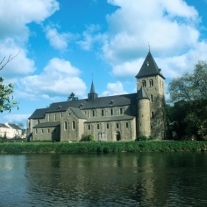 Hastière: découvrez les bords de Meuse à vélo ou à pied Hastière: découvrez les bords de Meuse à vélo ou à pied