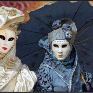 Carnaval vénitien : Sous-lombrelle ©J.Monnin