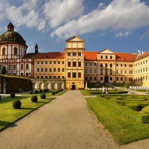 Visitez les plus beaux châteaux tchèques et profitez en même temps d'activités en plein air dans une nature resplendissante.