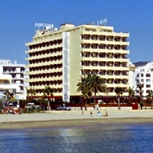 4. Hotel Victoria