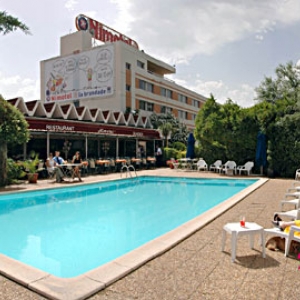 3. l'hotel 3. l'hotel
