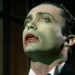 Steve Johnson, "Chevalier de l Ordre du Corbeau", dans "Du Sang Pour Dracula" (Paul Morrissey)