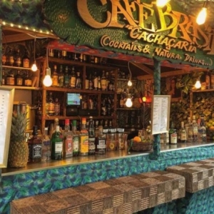 "Caipirinha", "quentao" au gingembre, vin chaud aux fruits et a la "cachacha", a deguster avec moderation (c) "Gael" "Caipirinha", "quentao" au gingembre, vin chaud aux fruits et a la "cachacha", a deguster avec moderation (c) "Gael"