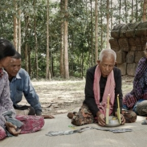 "Les Tombeaux sans Noms" (Rithy Panh/Cambodge-Fra./documentaire/115′)