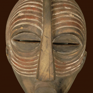 Masque kifwebe, de l'ethnie Luba (ex-Congo belge) © "MusAfrica"