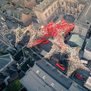 "The Passenger" (80 x 14 mètres) © Arne Quinze © Photo : Ville de Mons