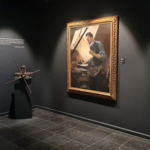 Presse portable de l'atelier du Château de Thozée, oeuvres de P. Mathey & F. Rops © Ph. : « RTBF »