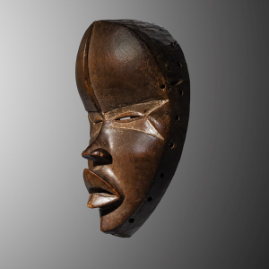 "Masque de l'Ethnie Dan" (début du XXe siècle) "Claes Gallery" © Photo : "BRAFA"