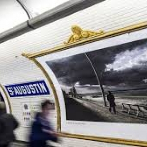 Dans les stations du metro parisien / Photos : (c) Harry Gruyaert/"Magnum Photos"