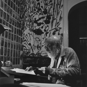 Fernand Schirren et ses collections de cartes romantiques et de pipes © Francine D’Hulst