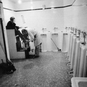 "Men s Room"/Memphis (c) Robert Frank/"MacGill Gallery"/"Maison Europeenne de la Photographie"