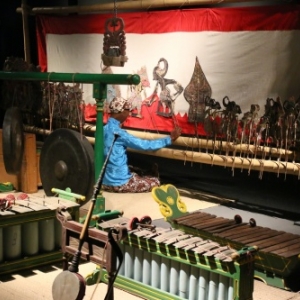 "Gamelan", "Dalang", marionnettes et toile tendue