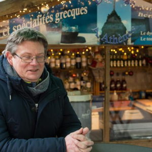 Pierre Graff, devant son « Chalet grec » ⓒ Photo : Thomas Van Ass/ »Sud Presse »/2017