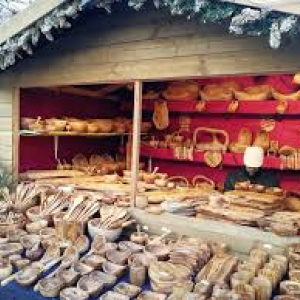 Le travail artisanal du bois au « Cwène dès Artizans » ⓒ Photo : Sarah Crew/« The Bulletin »