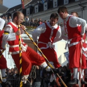 Le combat de l "Echasse d Or", sur la Place Saint-Aubain (c) Denis Tombal/"La Meuse"