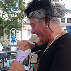 « Madame Chapeau », lors de l’inauguration © Photo : Fabien Sebo