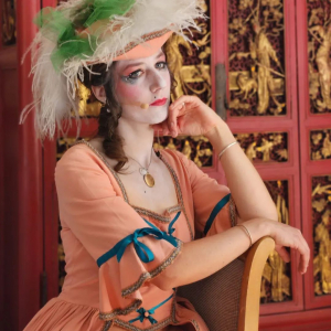 Mathilde Faure (alias la "Marquise de Montpeyroux"), dans le rôle de la folle du village