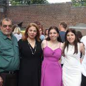 Les parents, Maria, Evelyn & Emad Eisa Hreira © Photo : Ugo Arquin/« L'Avenir »