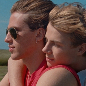 Félix Lefebvre & Benjamin Voisin dans « Eté 85 » (François Ozon)