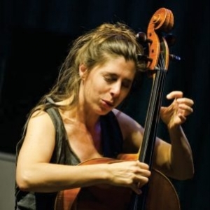Au violoncelle, avec la voix et la fantaisie de Claire Goldfarb, en intermèdes aux lectures