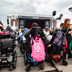 Tribune prévue pour les PMR © Ph. : S. Risack/« Les Solidarités »