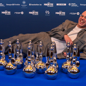 En 2025, Michiel Blanchart & ses 10 trophées, pour « La Nuit se traîne » © « Magritte du Cinéma »