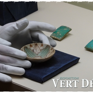 Coupelle égyptienne en faïence (1.500-1.000 av. J.-C.) © « MRAH » © Ph. : Thomas Cleerebaut/Province de Namur