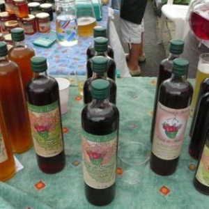 Produits de bouche proposes a la degustation et a l'achat