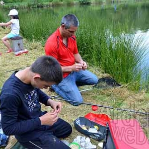 peche en famille sur etang-5145