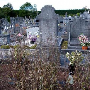 Justin Dubru, pour faire honneur au grand peintre, avait pris soin de placer Maurice Micha au centre de la tombe de la Maison de repos, juste au pied de la croix.