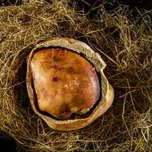 photo de  JP Gabriel: un jambon cuit au foin dans du pain