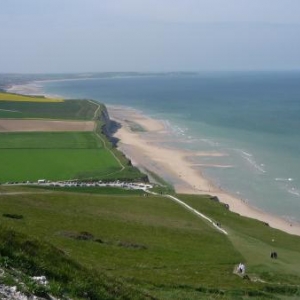 Cap Blanc Nez : Par temps clair, on peut y observer distinctement les falaises des cotes anglaises, le Cap Gris-Nez et la baie de Wissant au sud-ouest, la plaine flamande au nord, les collines du Boulonnais a l' est Cap Blanc Nez : Par temps clair, on peut y observer distinctement les falaises des cotes anglaises, le Cap Gris-Nez et la baie de Wissant au sud-ouest, la plaine flamande au nord, les collines du Boulonnais a l' est